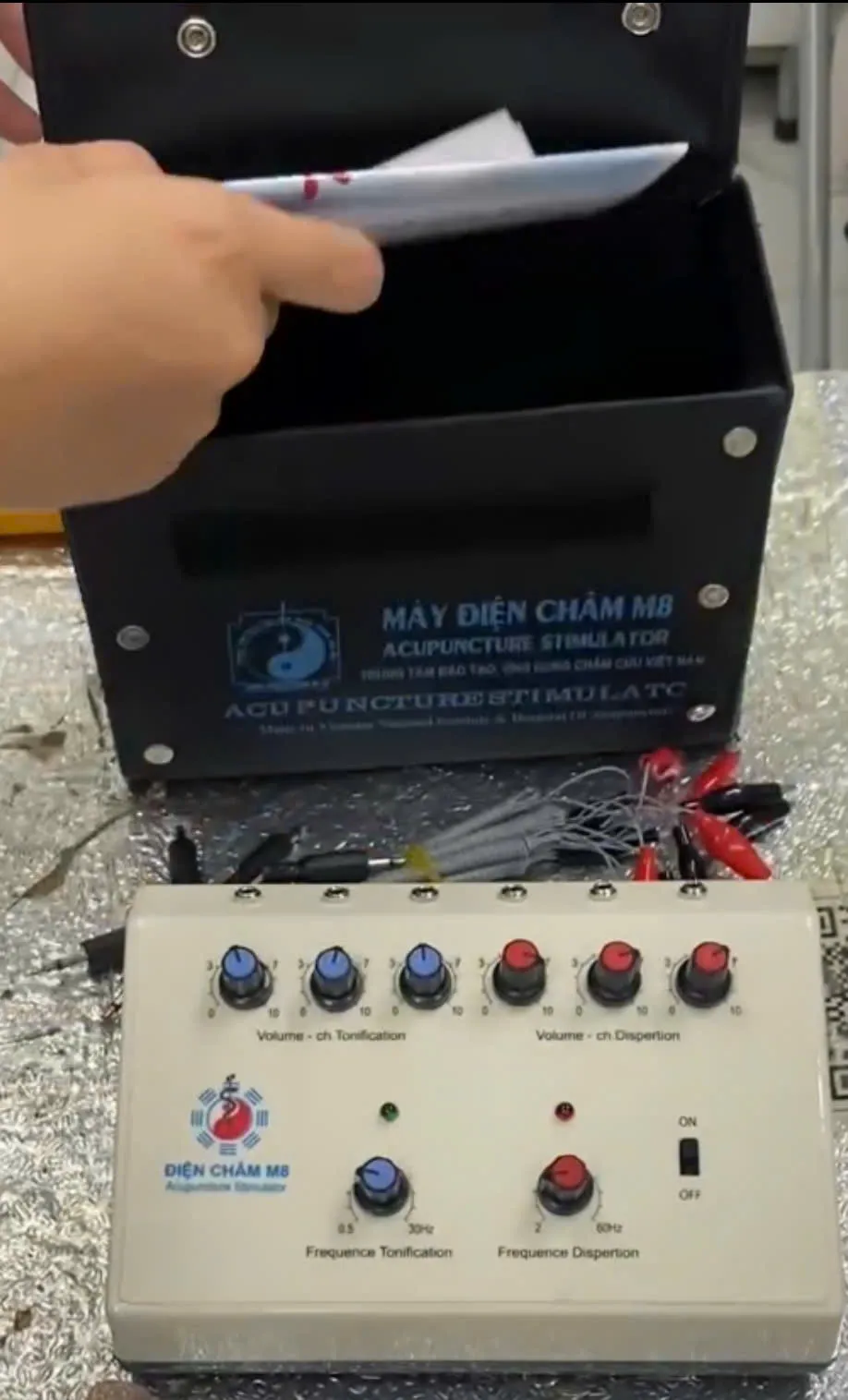 Máy điện châm M8 của viện châm cứu